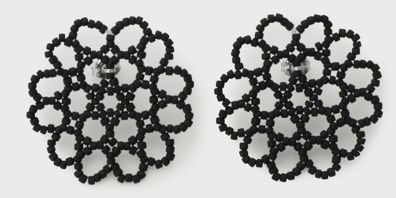 玻璃串珠耳環「菊花」,Black, large image number 1