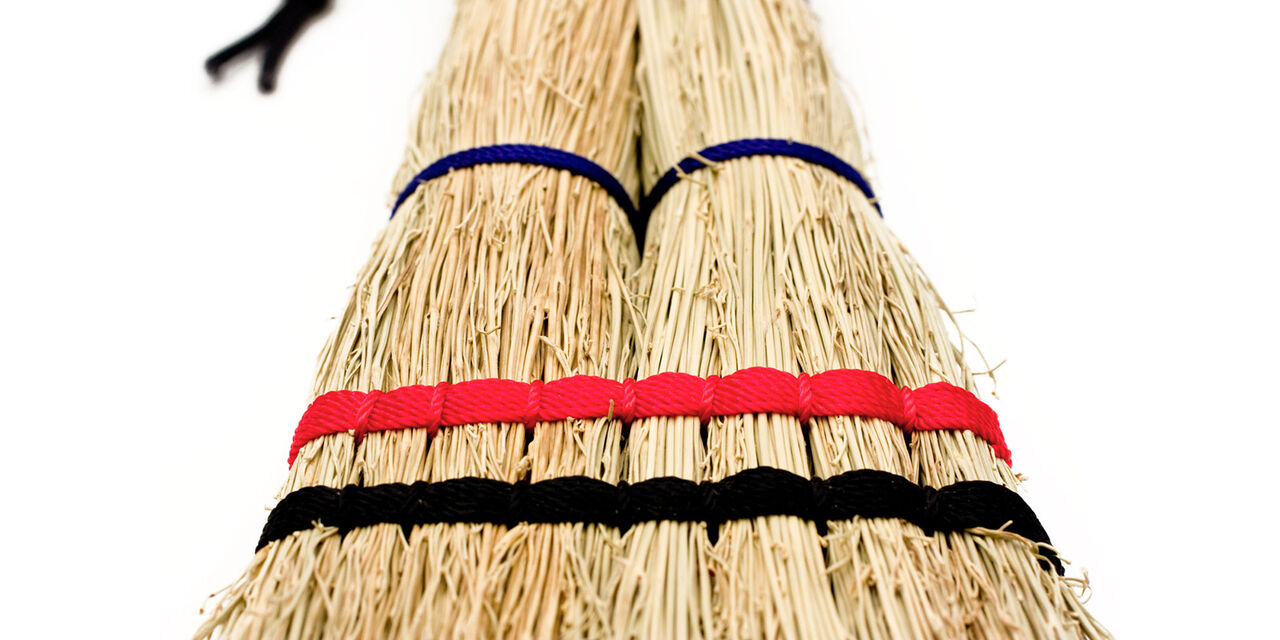 Small broom,, large image number 1